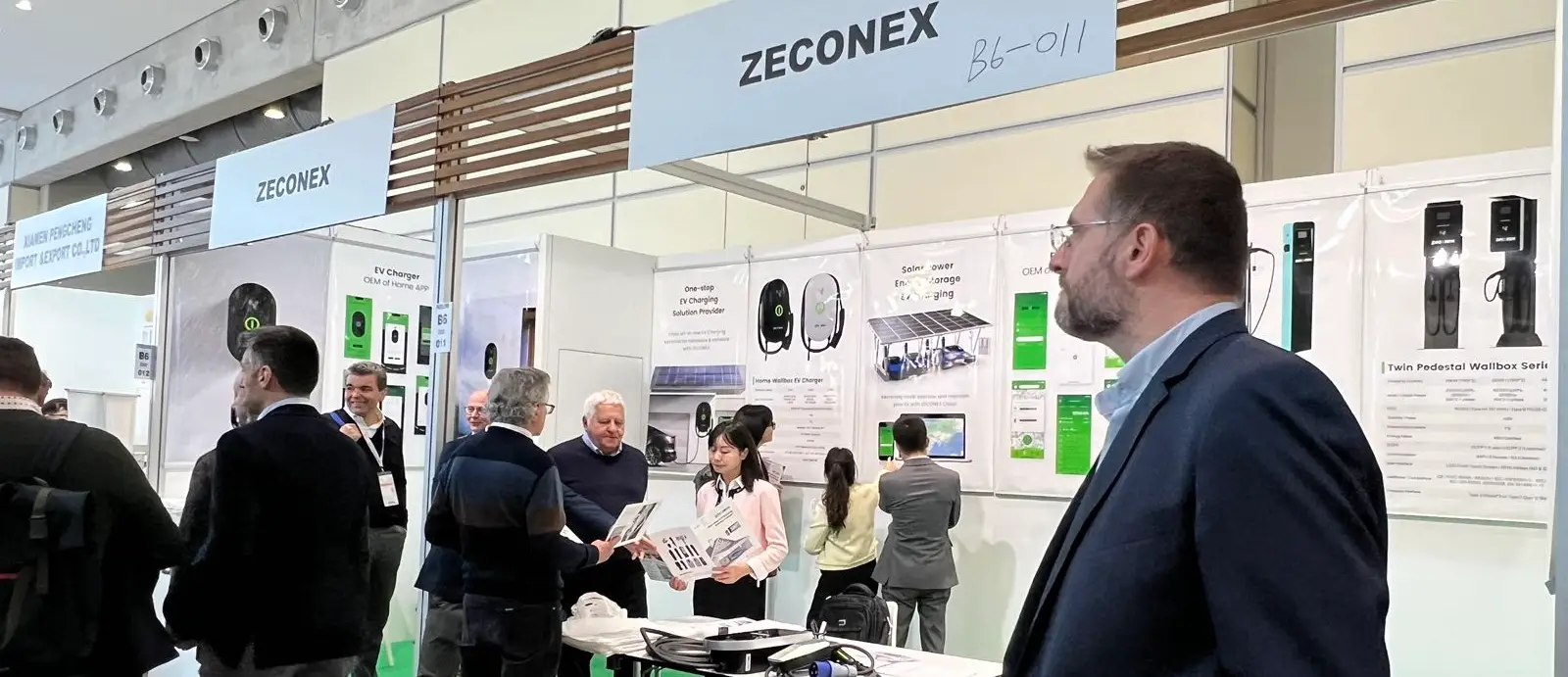 Wholesalers visit the ZECONEX showroom